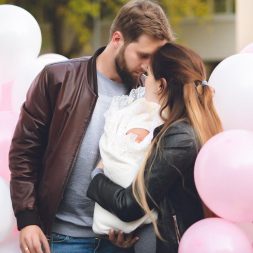 Оформление шарами при выписке из роддома Оформление шарами при выписке из роддома