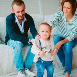 Семейная фотосессия с детьми в студии Семейная фотосессия с детьми в студии