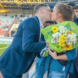 Свидание на стадионе Свидание на стадионе