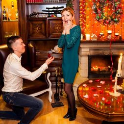 Предложение руки и сердца у камина Предложение руки и сердца у камина