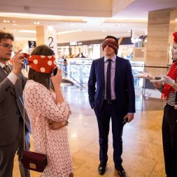 Предложения руки и сердца в торговом центре Предложения руки и сердца в торговом центре